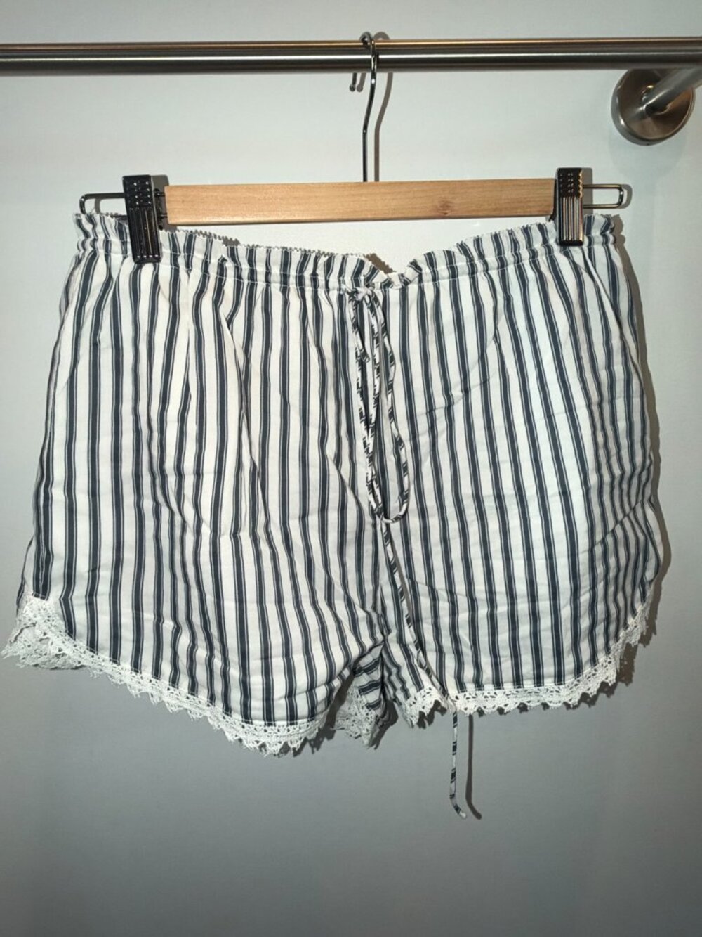 Reformation Toria Short Antibes Stripe Lace Trim | Size S - Picture 4 of 6